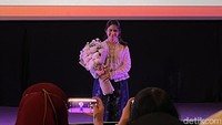 Gaun yang digunakan Tissa Biani memadukan busana tradisional Korea, Hanbok, dengan motif khas batik Indonesia. (Foto: Ron/detikcom)