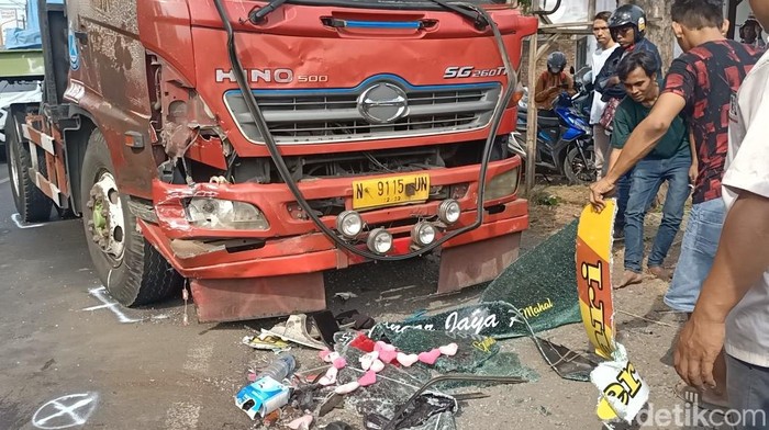 TKP Kecelakaan yang menewaskan pemotor di Jalan Pantura Probolinggo