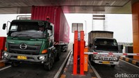 Tol tersebut, rencananya bakal menjadi karpet merah untuk mempercepat mobilitas truk barang dari kawasan industri di Bekasi, Karawang, dan sekitarnya ke Pelabuhan Tanjung Priok Jakarta Utara.