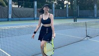 Valerie Tifanka juga biasa main tenis dengan temannya yang juga datang dari kalangan selebrita, mulai dari Febby Rastanty, Gege Elisa, hingga Dini Pahm. (Foto: dok Instagram)