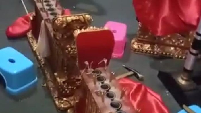 110 daun gamelan gong yang tersimpan di Pura Yeh Ketipat, Banjar Dinas Yeh Ketipat, Desa Wanagiri, Kecamatan Sukasada, Kabupaten Buleleng, Bali, lenyap digondol maling, Rabu (21/9/2022).
