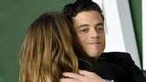 Pelukan Hangat Rami Malek ke Margot Robbie