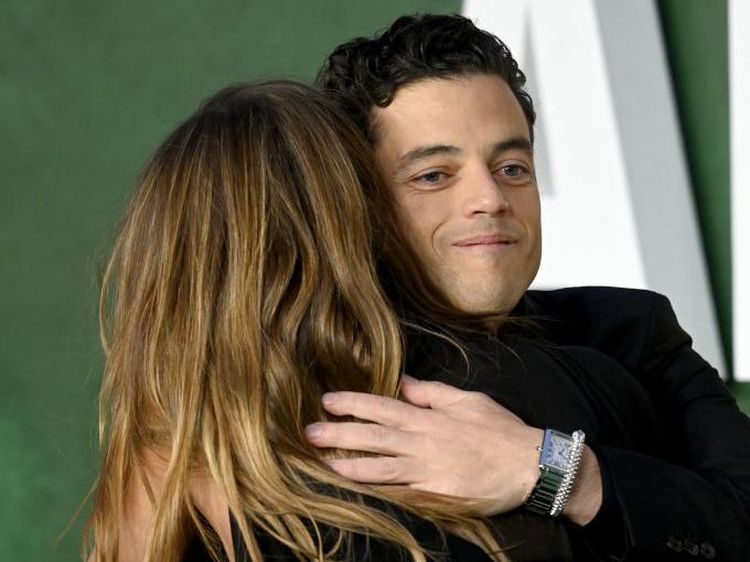 Pelukan Hangat Rami Malek ke Margot Robbie