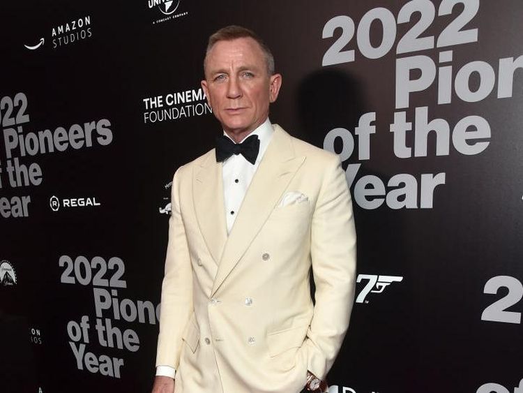 Daniel Craig Balik Jadi James Bond Tapi Cuma Sehari
