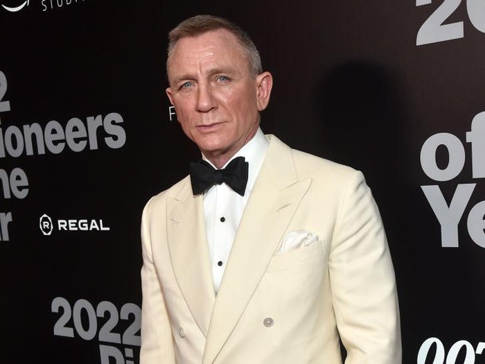 1426078615 BEVERLY HILLS, CALIFORNIA - SEPTEMBER 21: Daniel Craig attends Will Rogers Motion Picture Pioneers Foundations 2022 Pioneer Dinner Honoring Barbara Broccoli and Michael G. Wilson at The Beverly Hilton on September 21, 2022 in Beverly Hills, California. (Photo by Alberto E. Rodriguez/Getty Images,)