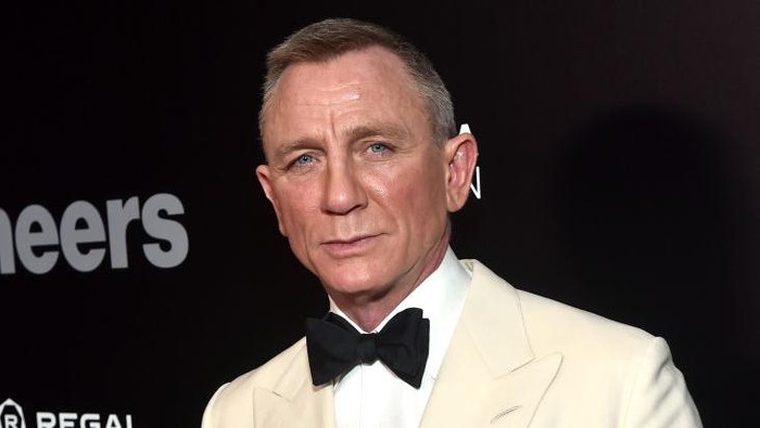 BEVERLY HILLS, CALIFORNIA - SEPTEMBER 21: Daniel Craig attends Will Rogers Motion Picture Pioneers Foundations 2022 Pioneer Dinner Honoring Barbara Broccoli and Michael G. Wilson at The Beverly Hilton on September 21, 2022 in Beverly Hills, California. (Photo by Alberto E. Rodriguez/Getty Images,)
