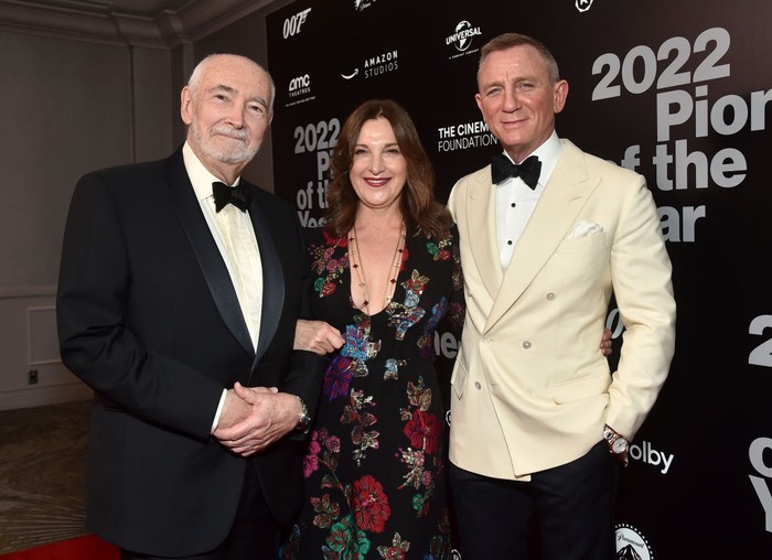 1426079443 BEVERLY HILLS, CALIFORNIA - SEPTEMBER 21: (L-R) Michael G. Wilson, Barbara Broccoli and Daniel Craig attend Will Rogers Motion Picture Pioneers Foundation's 2022 Pioneer Dinner Honoring Barbara Broccoli and Michael G. Wilson at The Beverly Hilton on September 21, 2022 in Beverly Hills, California. (Photo by Alberto E. Rodriguez/Getty Images,)