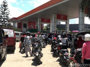 Warga Polman Keluhkan Isi BBM Pakai QR Code Bikin Antrean Panjang di SPBU