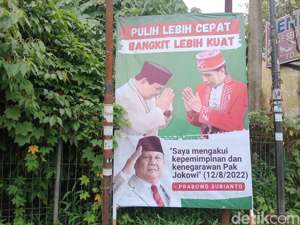 Baliho 'jegal Prabowo capres' juga terpajang di Medan.