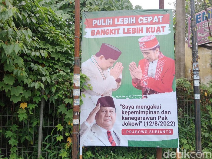 Baliho jegal Prabowo capres juga terpajang di Medan.