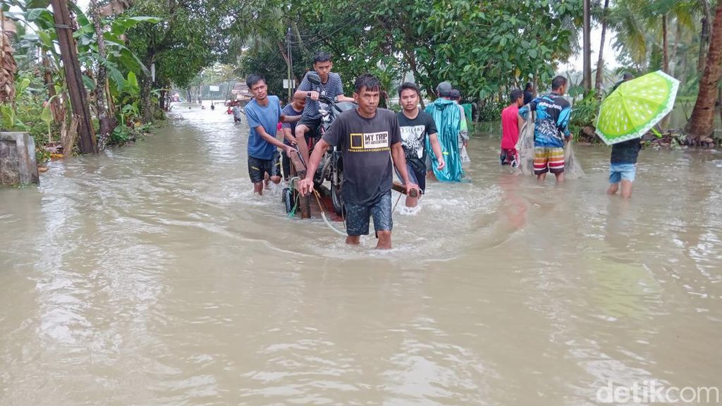 Banjir Terjang Pangandaran, Akses Jalan Utama di 4 Desa Terputus