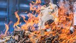 Bea Cukai Kendari Hancurkan dan Bakar Barang Ilegal