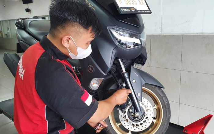 Begini cara mencegah rem cakram motor overheat
