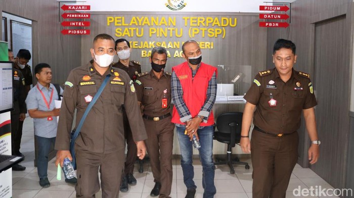 Bendara Tsunami Cup, Mirza ditahan jaksa.