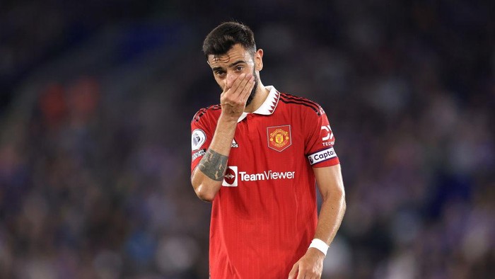 LEICESTER, ENGLAND - SEPTEMBER 01: Bruno Fernandes of Manchester United looks dejected during the Premier League match between Leicester City and Manchester United at The King Power Stadium on September 1, 2022 in Leicester, United Kingdom. (Photo by Simon Stacpoole/Offside/Offside via Getty Images)