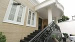 Mewah Banget! Dapur Andre Taulany Ini Berlapis Emas 22 Karat