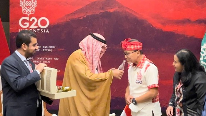 Era Dimulainya Perundingan Ekonomi Komprehensif Indonesia-Arab Saudi Menteri Perdagangan RI Zulkifli Hasan mendorong segera dimulainya perundingan persetujuan kemitraan ekonomi komprehensif antara Indonesia dan Arab Saudi guna mempererat hubungan kerjasama ekonomi kedua negara.