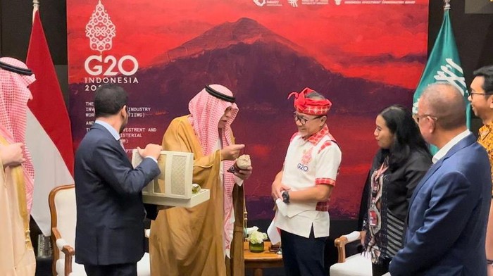 Menteri Perdagangan RI Zulkifli Hasan mendorong segera dimulainya perundingan persetujuan kemitraan ekonomi komprehensif antara Indonesia dan Arab Saudi guna mempererat hubungan kerjasama ekonomi kedua negara.