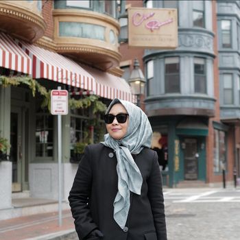 Foto Trini Midiati Yuniar, pemilik brand hijab Deenay.