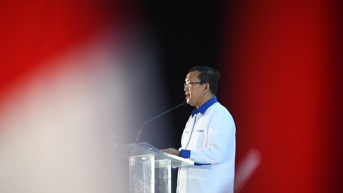 Gandeng BNN, Perluas Layanan Penerima Perbankan Direktur Utama PT Bank Tabungan Negara (Persero) Tbk. Haru Koesmahargyo bersama Kepala Badan Narkotika Nasional Komjen Pol Petrus R. Golose menunjukkan naskah Nota Kesepahaman di Menara BTN, Jakarta, Rabu (21/9). Bank BTN siap memberikan berbagai layanan jasa perbankan untuk mendukung dan mempermudah operasional satuan kerja BNN. Bank BTN juga ikut menggelar pelaksanaan tes narkoba bagi pegawai BTN dalam rangka mendukung pencegahan penyalahgunaan narkoba.
