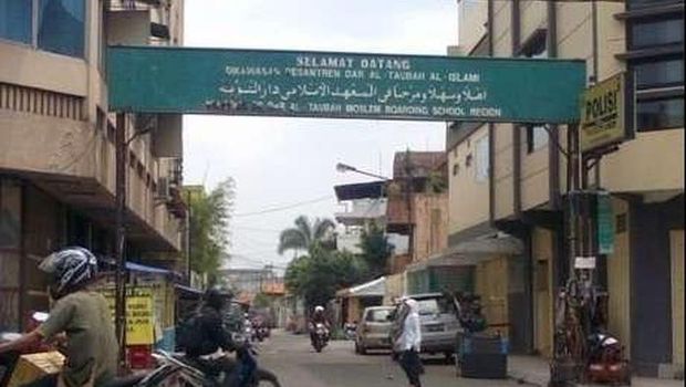 Gerbang jalan menuju kawasan Saritem di Gardujati, Bandung