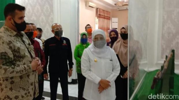 Gubernur Khofifah melihat museum Rasululloh