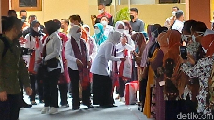 Ibu Negara, Iriana Jokowi, tiba di kantor Kecamatan Masaran, Kabupaten Sragen, Kamis (22/9/2022).