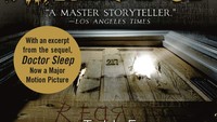Sebelum dua novel fenomenal itu, ada The Shining yang menjadi buku klasik horor sepanjang masa. Kisahnya tentang Jack Torrance yang mendapat pekerjaan sebagai penjaga hotel tua yang dibangun di atas tanah pemakaman.  Foto: Istimewa