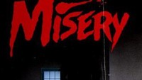 Setahun berikutnya, Stephen King menerbitkan Misery, tentang penulis AS bernama Paul Sheldon yang mengalami kecelakaan saat berkendara di Pegunungan Rocky, AS dan diselamatkan perempuan psikopat gila.  Foto: Istimewa