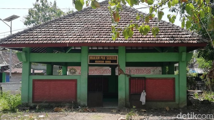 Masa penjajahan Belanda memunculkan tokoh Sakera di Pasuruan. Namanya melegenda dan dikenang hingga saat ini. Ia dianggap sebagai pahlawan masyakarat setempat.