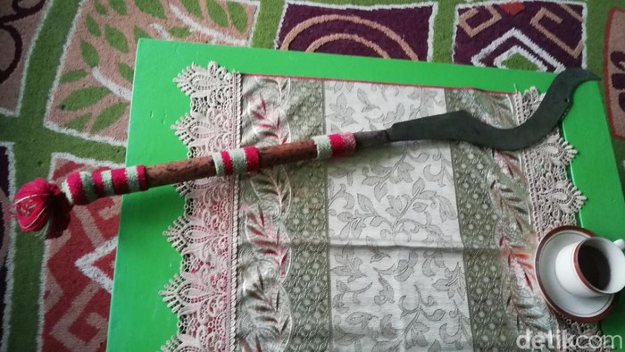 Masa penjajahan Belanda memunculkan tokoh Sakera di Pasuruan. Namanya melegenda dan dikenang hingga saat ini. Ia dianggap sebagai pahlawan masyakarat setempat.