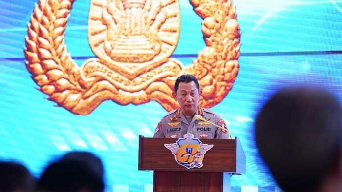 Kapolri Jenderal Listyo Sigit Prabowo beryukur tilang elektronik (ETLE) diterapkan di 34 polda. (dok Polri)