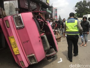 8 Fakta Tabrakan Maut Mobil Matik Vs Angkot Sukabumi
