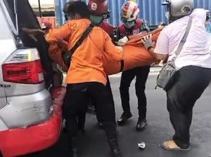 Biker di Surabaya Tewas Tabrak Pantat Truk yang Berhenti di Traffic Light