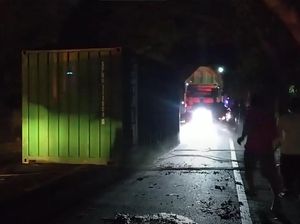Kontainer Truk Lepas, Empat Pengendara Motor Terkapar