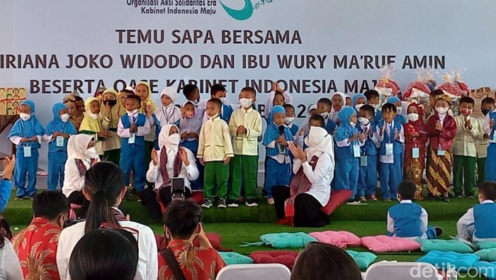 Kunjungan rombongan Ibu Negara Iriana Jokowi di TK Kliwonan, Masaran, Sragen, Kamis (22/9/2022).
