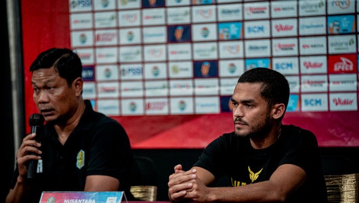 Pelatih Nusantara United, Slamet Riadi saat jumpa pers jelang laga di Hotel Safira Magelang, Kamis (22/9/2022).