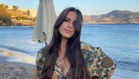 Rambut Maria Guardiola juga berwarna hitam yang mengkilap. Foto: Instagram Maria Guardiola