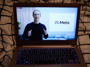Induk Facebook Terjerembab Bersama Mark Zuckerberg