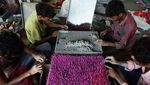 Melihat Pembuatan Petasan Jelang Festival Diwali di India