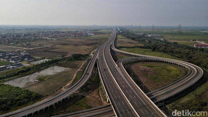 Melihat Tol Cibitung-Cilincing dari Udara Tol Cibitung-Cilincing telah diresmikan oleh Presiden Joko Widodo. Begini potret Tol Cibitung-Cilincing dari udara.