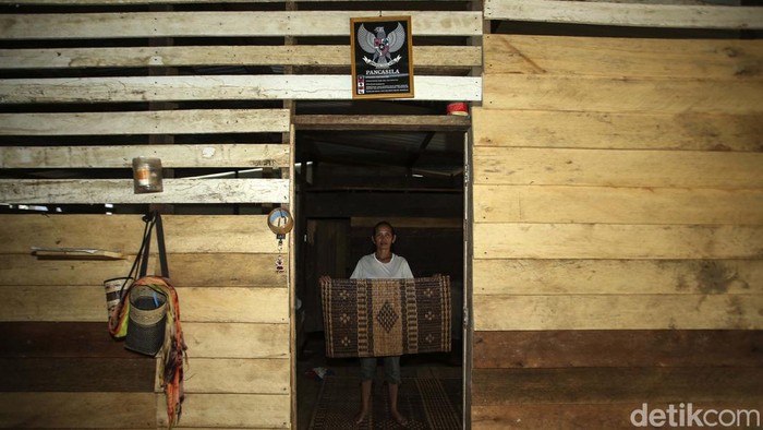 Kerajinan bidai atau anyaman rotan banyak digeluti warga Jagoi Babang, Kalimantan Barat. Keajinan ini bisa menghasilkan cuan puluhan juta rupiah.