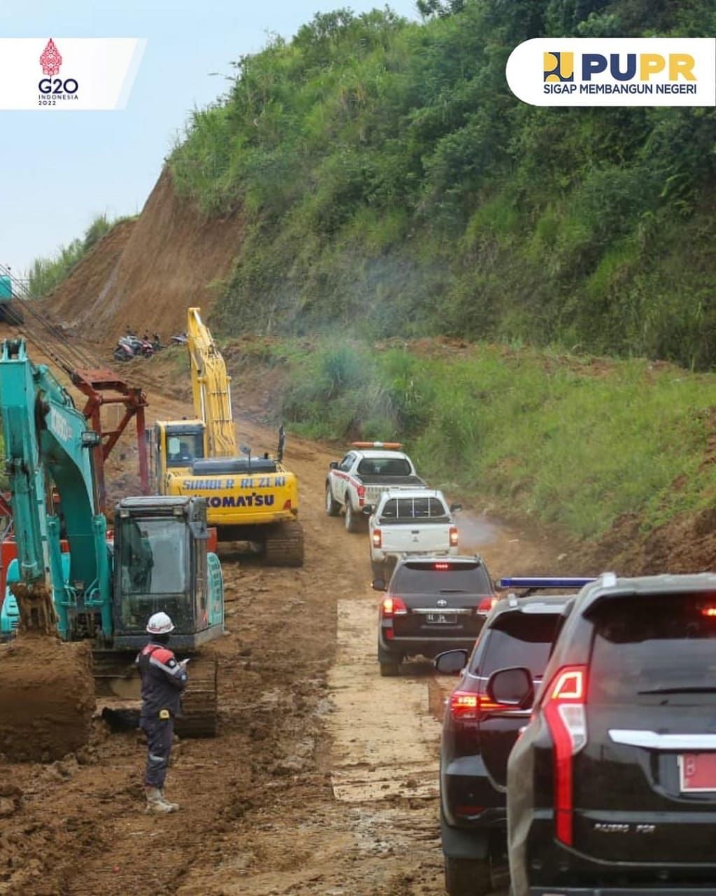 Menteri PUPR Basuki Hadimuljono meninjau pembangunan jalan tol Bocimi.