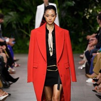 Kehidupan para perempuan kota yang bebas dan elegan kembali menginspirasi Michael Kors untuk koleksi busana yang ditampilkan di New York Fashion Week Spring/Summer 2023.  Foto: Dok. Michael Kors.