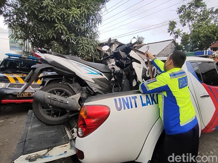 Motor yang terlibat kecelakaan di jalan nasional Jogja-Wates km 26, tepatnya di simpang tiga Ksatrian, Wates, Kulon Progo, Kamis (22/9/2022).