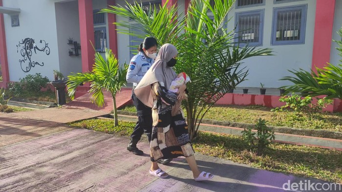 Napi wanita di Rutan Surabaya kembali menjalani masa penahanan usai melahirkan