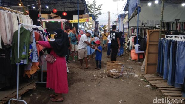 Pasar malam Sekaten Jogja 2022 digelar 16 September hingga 16 Oktober 2022 di eks kampus STIE Kerjasama, Jalan Parangtritis Km 3, Sewon, Bantul, DIY.