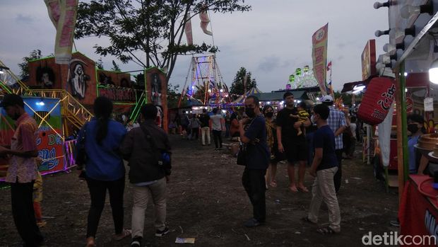 Pasar malam Sekaten Jogja 2022 digelar 16 September hingga 16 Oktober 2022 di eks kampus STIE Kerjasama, Jalan Parangtritis Km 3, Sewon, Bantul, DIY.