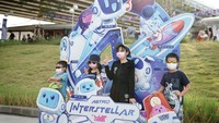 Dengan acara yang diselenggarakan selama 10 hari, pengunjung 1nterstellar dapat menikmati beragam acara menarik, di antaranya light festival, art installation, pop up market, music entertainment, art performance, photospot, apps product education, games, chill & relax corner dan Astro shopping experience.