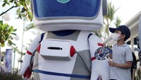 Dalam acara ini juga dihadirkan patung raksasa Airo setinggi 2,5 meter yang merupakan maskot Astro sebagai robot astronot.
